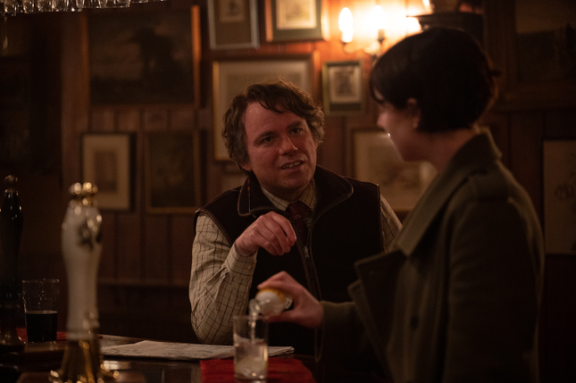 Rory Kinnear et Jessie Buckley dans Hommes